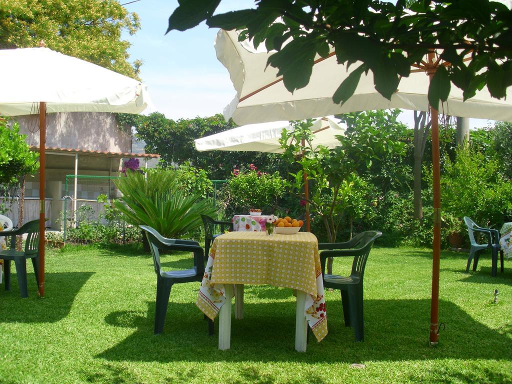 Villa Delle Vacanze Fiumefreddo di Sicilia Exterior foto
